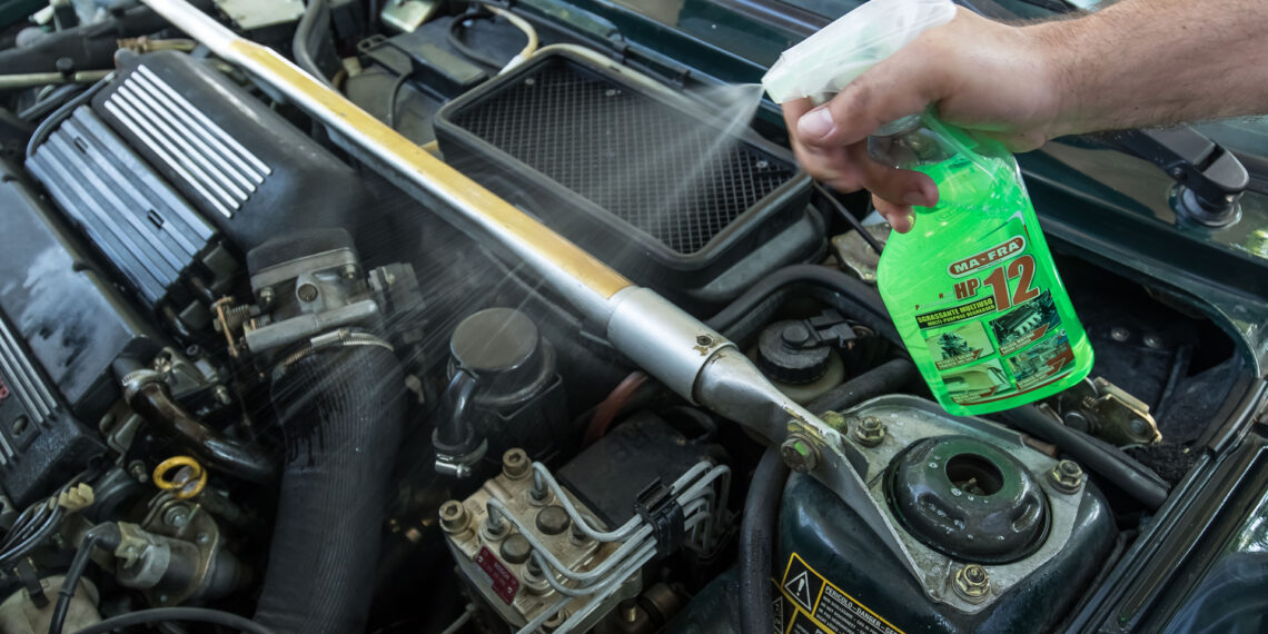 Come pulire il vano motore con il Kit Pulizia vano Motore disponibile su Mafra Shop